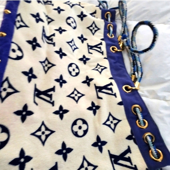 LOUIS VUITTON Beach Tote - Picture 4 of 12